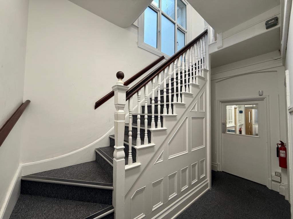 Lot: 70 - TOWN CENTRE COMMERCIAL PROPERTY - Internal staircase behind the reception area